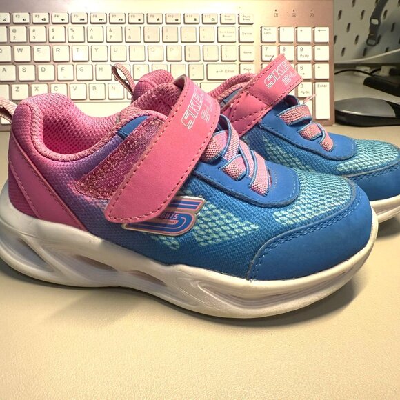 3/$30 - Toddler Size 8 Sketchers Shoes - Picture 5 of 8